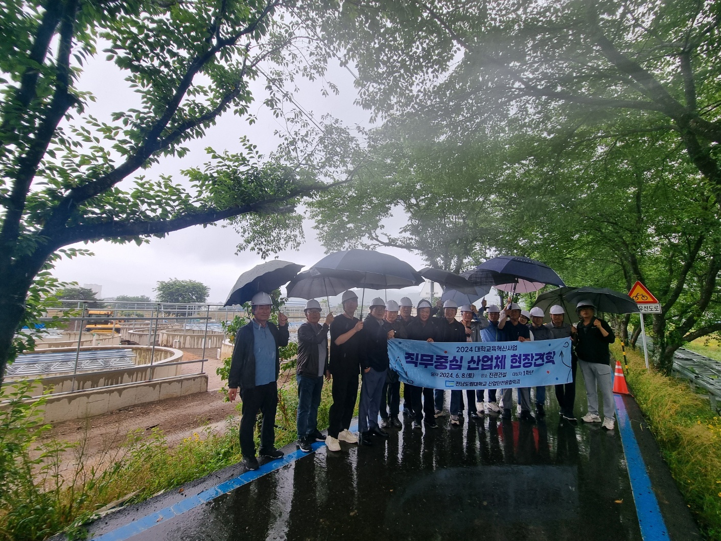 현장견학 단체사진1.jpg