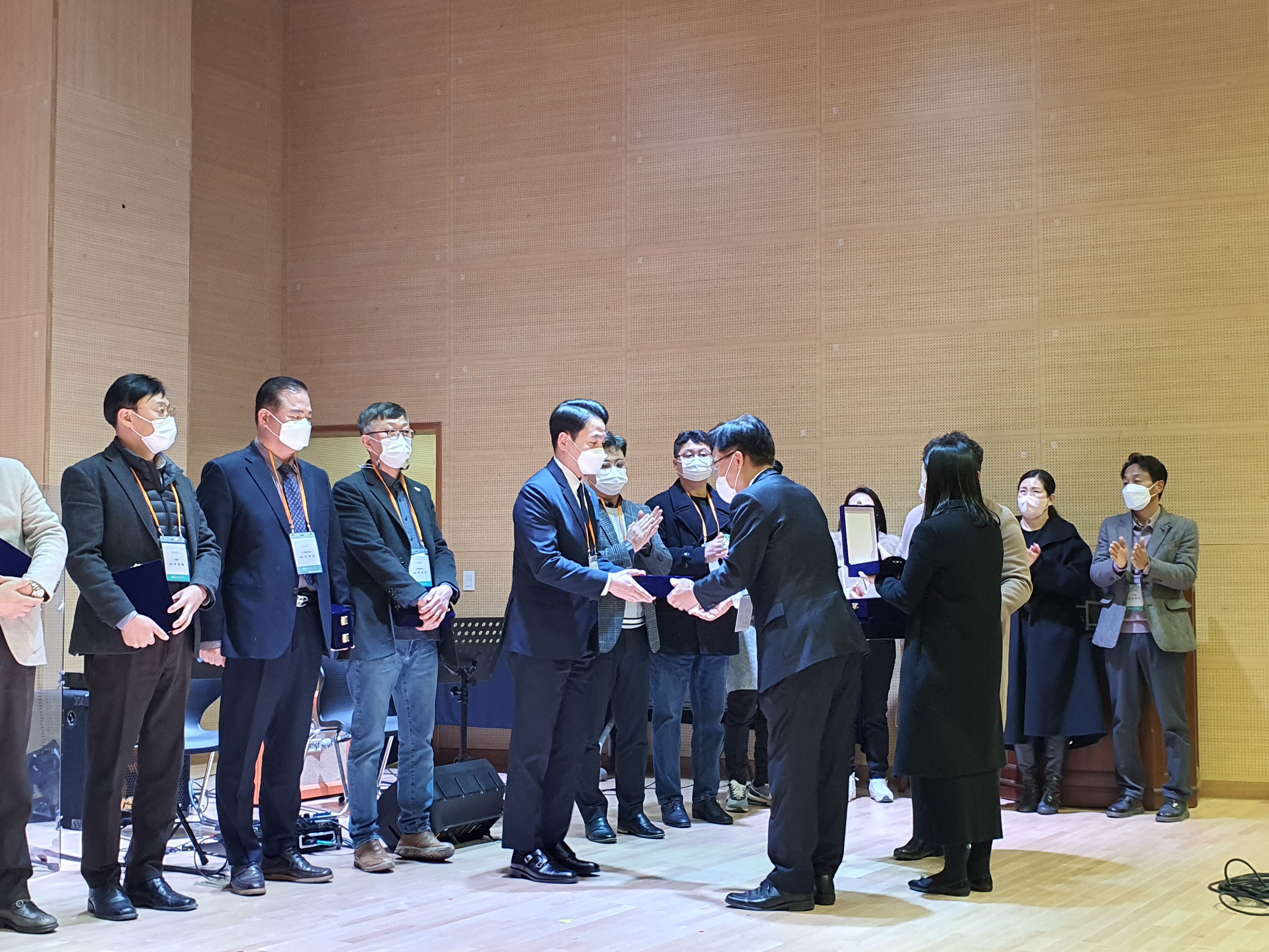 대학교육혁신 성과확산 공유회[우수 산업체 공로패 수여] 2.jpg